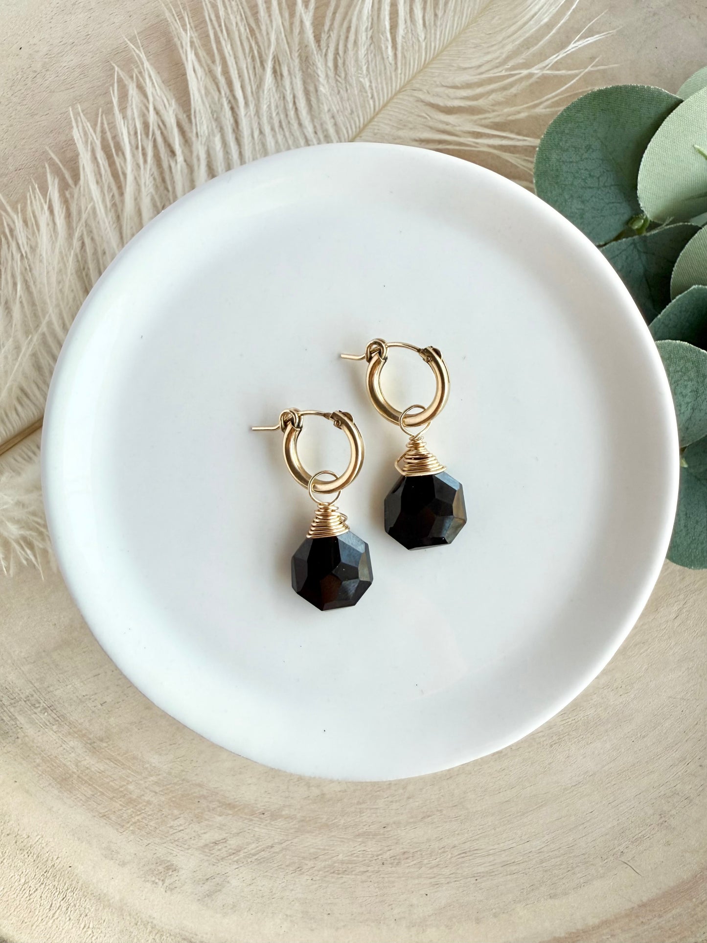 Onyx Faceted Huggies